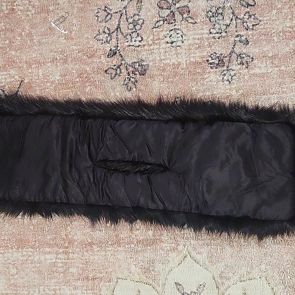 Auxiliary Black Faux Fur Washable Keyhole Scarf - One Size - Picture 3 of 8